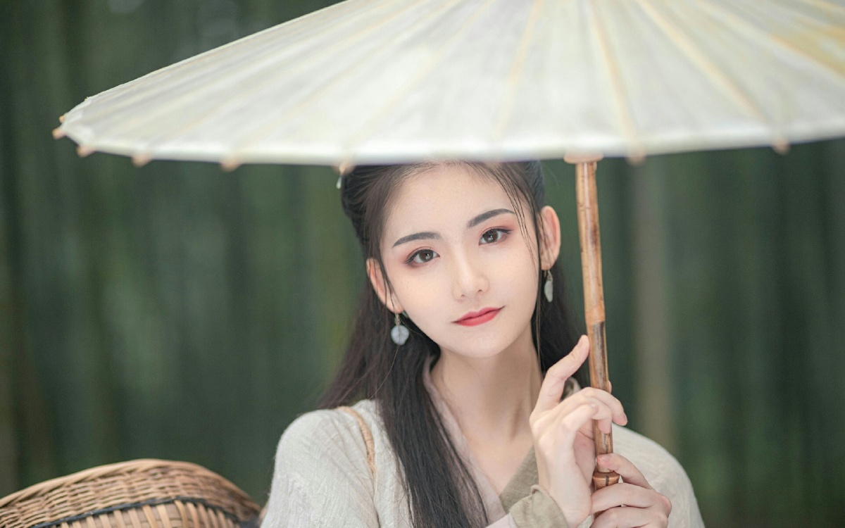 都市剧集《长街灯火》封面图